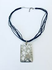 COLLIER PENDENTIF EN METAL