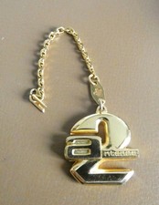 Ancien porte clé métal à chainette Télévision Chaine Antenne 2 A2 La 2 ORTF