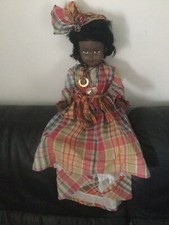 GRANDE POUPÉE ANTILLAISE EN COSTUME TRADITIONNEL MADRAS VINTAGE H 47 CM