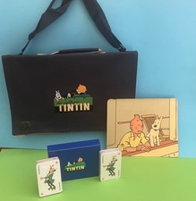 LOT COLLECTIONS TINTIN HERGE MOULINSART 2001/2002 - SACOCHE - CARTES - TAPIS