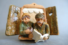 Sculpture murale miniature en terre cuite vernissée signé