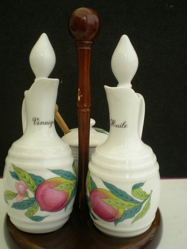 Service condiments - a,