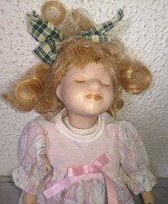 ANCIENNE BELLE POUPÉE QUI