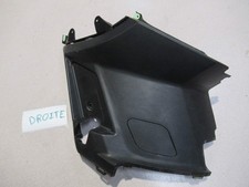 Plastique sous selle gauche