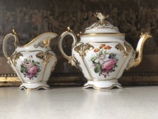 l'ensemble théière et pot à