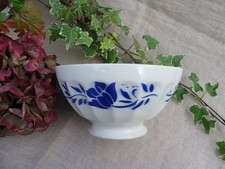 ANCIEN GRAND BOL DE GRAND-MÈRE EN FAÏENCE - CÔTELÉ À FRISE BLEUE