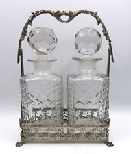 Cave à Whisky en bronze argenté et carafes en cristal taillé