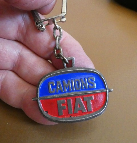Ancien porte clé camions fiat - ancien,