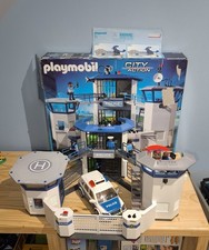 Commissariat de police avec