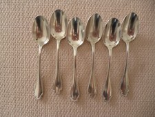  6  cuilléres a moka  christofle pompadour 10CM  