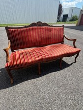 Canapé De Salon Style Louis XV rouge en très bon etat