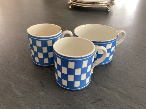 Trois anciennes tasses - , digoin