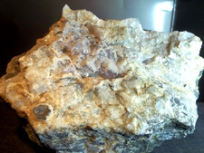 MINÉRAUX. BLOC CALCITE, CÉLESTITE, CHALCOPYRITE, FLUORITE, QUARTZ.  Hautes-Alpes