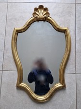 Miroir en bois doré sculpté