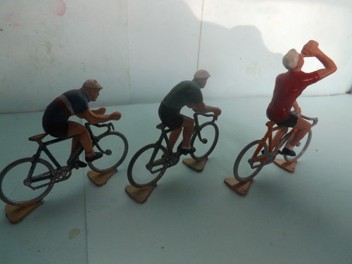 Lot figurines coureur - de,