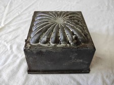 Ancien Moule à Glace, Gâteau en fer blanc Vintage  14 x 14 cm par 9 cm de haut