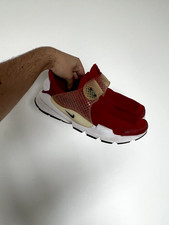 Basket Nike Sock Dart couleur rouge taille 42 bon état souple running