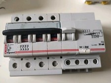 Legrand 08009 - Disjoncteur Triphasé C16A  +Bloc Différentiel 30mA