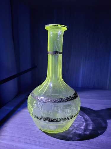 Ancienne carafe en verre - ,