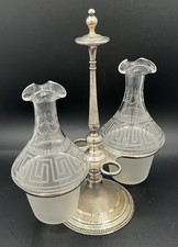 Huilier-vinaigrier en métal argenté et verre, orfèvre Cailar-Bayard, début XXème