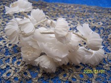 Ancien bouquet de fleurs blanches pour création chapeaux, autre..N°472