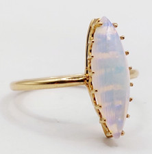 Bague marquise vintage or 18k cabochon d'opale synthétique