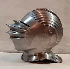 Casque médiéval fermé