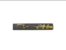 JAPON - EPOQUE EDO - KOZUKA - Kozuka en shakudo nanakoji et or à décor de fleurs