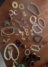 LOT BIJOUX VINTAGE COLLIERS PENDENTIFS  BRACELETS BOUCLES OREILLES CADEAU NOEL