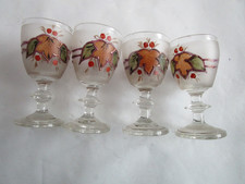 4 anciens verres à liqueur décor émaillé