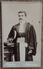 CDV Juge ou Procureur en pose avec gros dossier. MERLIN Toulouse. Photo ancienne