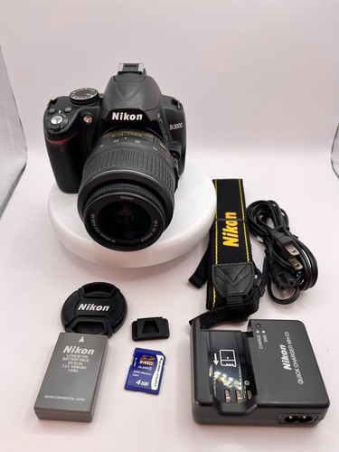 Near mint nikon d3000 - nikon,