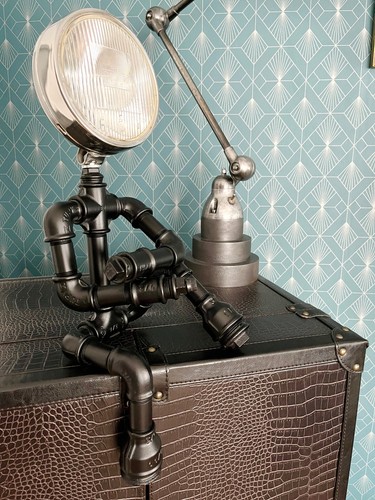 Lampe industrielle constituée