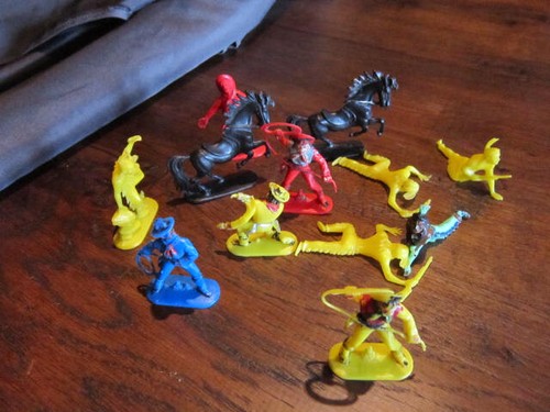 Lot petites figurines - de,
