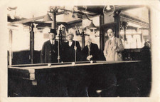 ANCIENNE PETITE PHOTOGRAPHIE 1927 QUATRE HOMMES JOUANT AU BILLARD