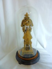 Vierge Noire, Notre Dame de HAL en métal doré. Socle en bois noirsi et globe