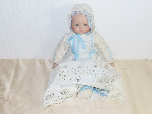 Poupée fille en robe - ",