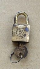 Louis Vuitton, cadenas avec sa
