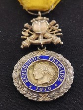 SUPERBE MÉDAILLE MILITAIRE 3ème RÉPUBLIQUE TROPHÉE BIFACE CANONS GÉNÉRAUX ÉMAUX+