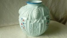 VASE EN OPALINE BLEUE DECOR