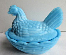Salière double en opaline bleue: Poule sur son nid, Vallérysthal