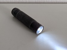 Lampe LED Lenser V2 - robuste, avecdu vécu