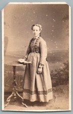 CDV 1870's Petite fille avec