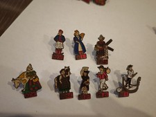 Lot 8 pins Shell vintage années 50-60 costumes nationaux européens collection