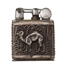 Ancien Briquet à Essence MYON 201 Dromadaire Gaine en Argent Orientaliste 1950