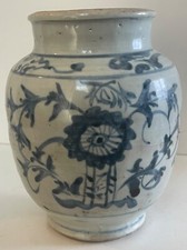 Vase balustre en grès blanc