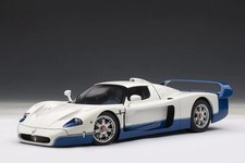 Autoart MASERATI MC12 ROAD CAR
