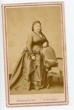 CDV PHOTO PETIT Paris, une femme main sur fauteuil robe fashion coiffure