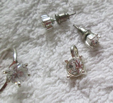 Parure 3 pièces - 1 bague, 1 paire Brillants d'oreilles et 1 pendentif - TBE