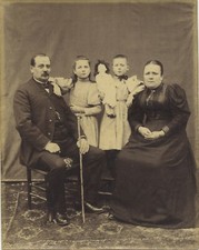 Famille Portrait au studio du photographe c1900 Photographie Vintage B12N